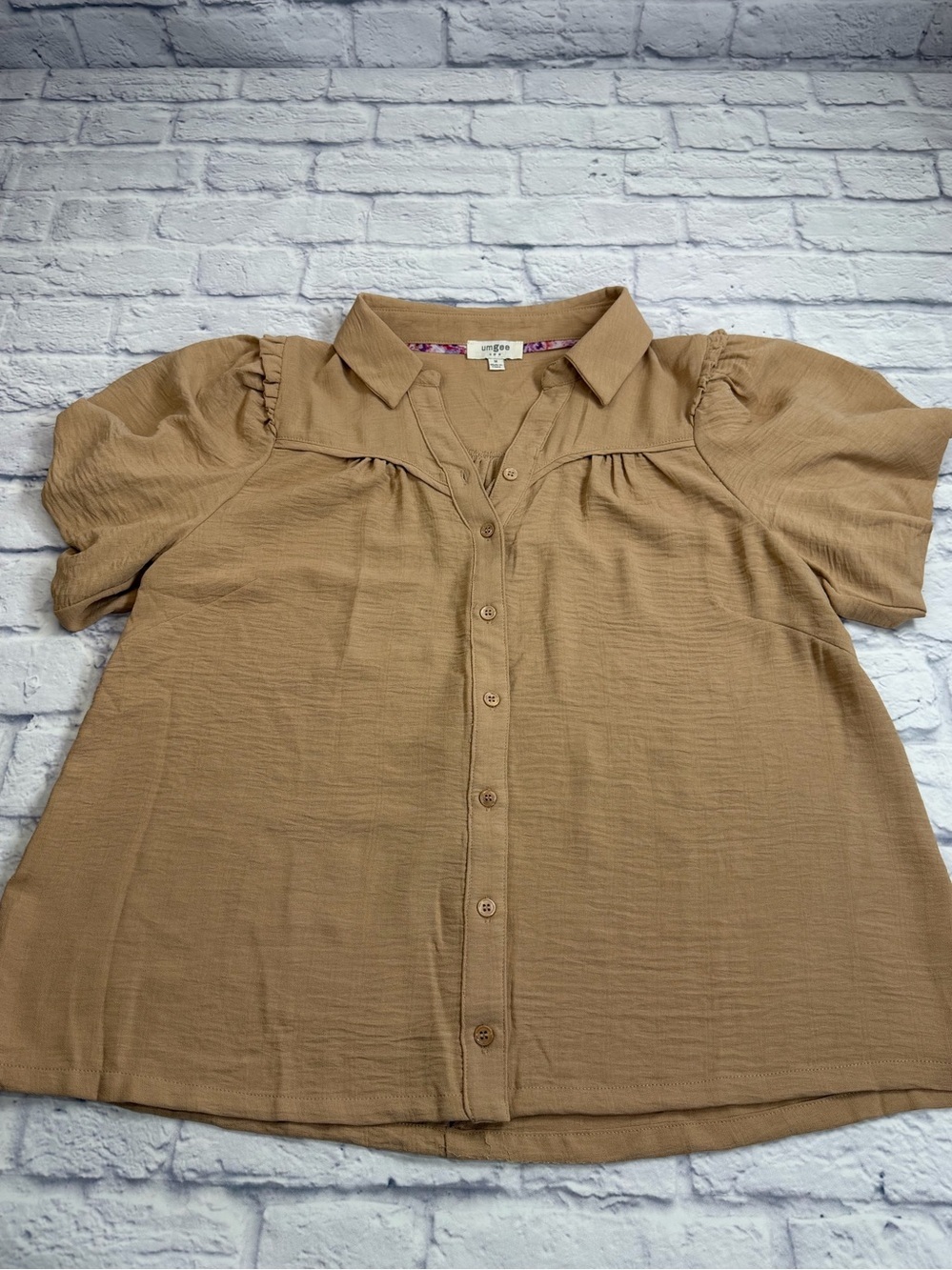 Umgee Tan Short Puff Sleeve Button-Front Blouse. Size Medium.